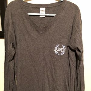 Vs pink campus v neck tee